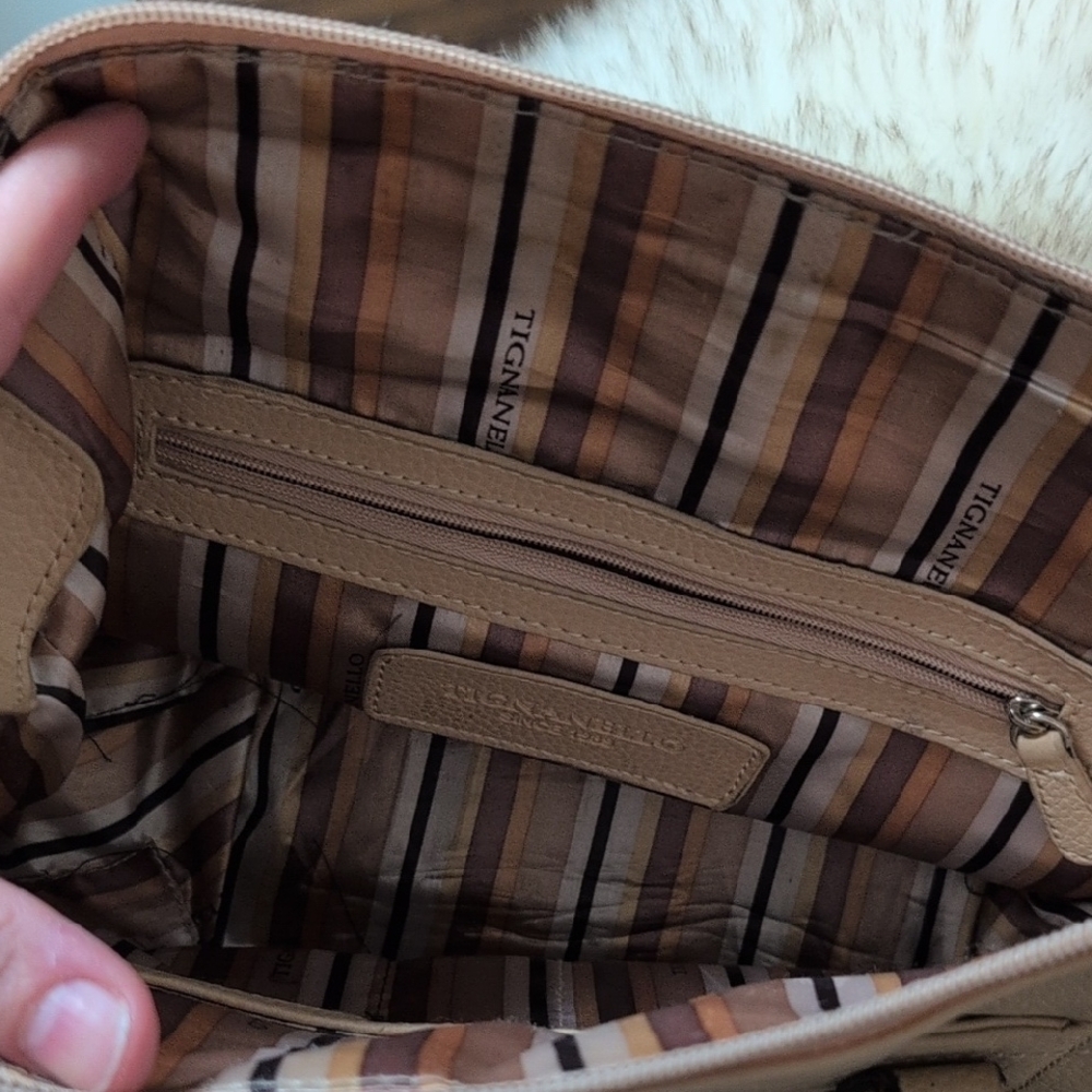 Tignanello Tan Shoulder Bag with Textured Leather and Metal Hardware In Amazing! - Picture 2 of 10